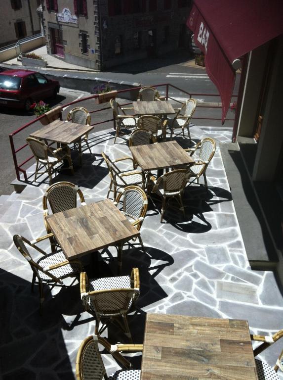 Hotel Restaurant La Reine Margot La Tour-dʼAuvergne Eksteriør bilde